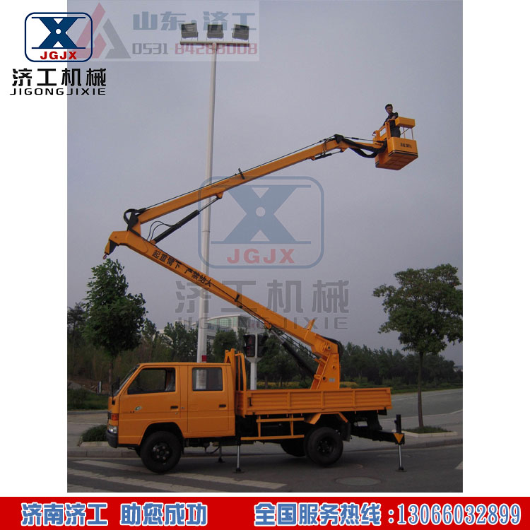 曲臂式高空作業(yè)平臺(tái) 曲臂式高空作業(yè)平臺(tái)